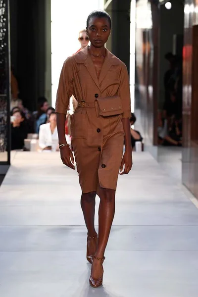 Look 28